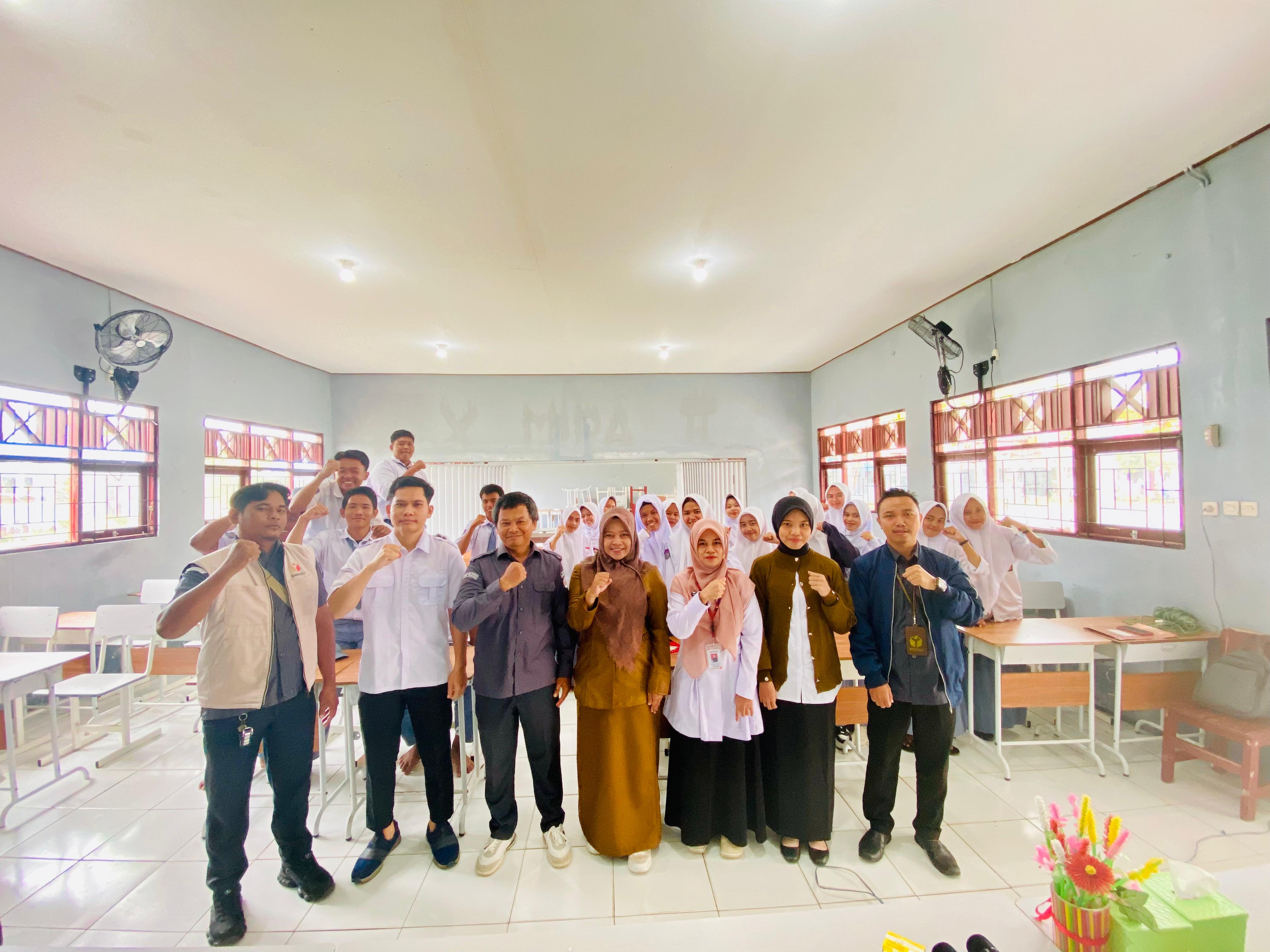 Bawaslu Kabupaten Seruyan Gelar Sosialisasi Literasi Politik dan Demokrasi Bagi Pemilih Pemula di SMAN 2 Kuala Pembuang
