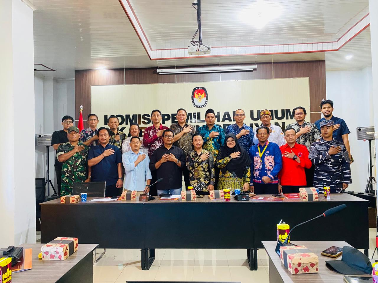 Bawaslu Seruyan Hadiri dan Awasi Rapat Pleno Rekapitulasi PDPB Triwulan III Tahun 2025