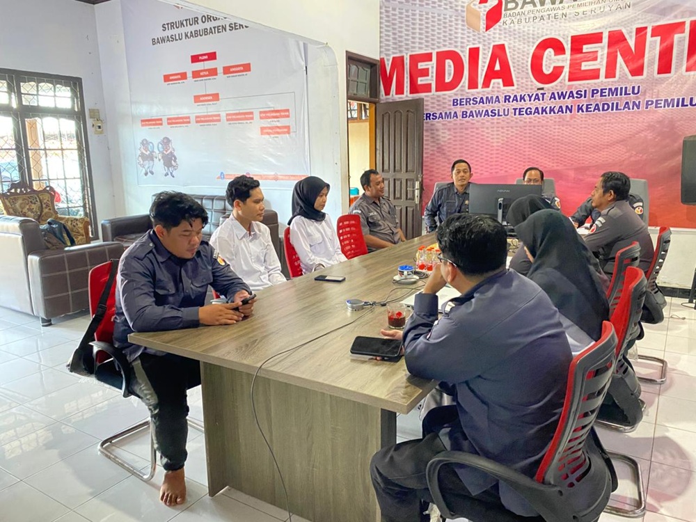 Bawaslu Kabupaten Seruyan Gelar Rapat Dalam Kantor Pengelolaan dan Pelayanan Data serta Informasi Publik