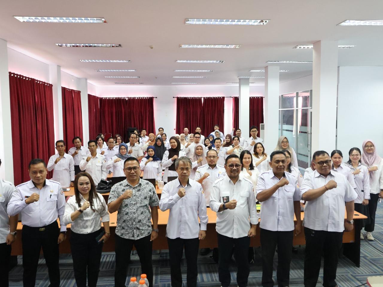 Koordinator Sekretariat Bawaslu Seruyan Hadiri Kegiatan Langkah-Langkah Akhir Tahun Anggaran 2025 di Bawaslu Kalteng