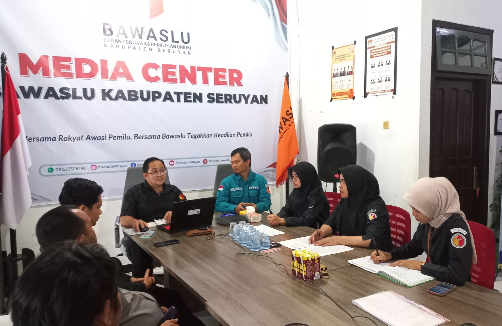 Rapat Dalam Kantor Pengelolaan Administrasi Keuangan