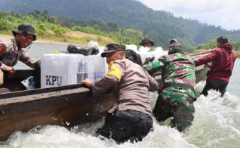 Pendsitribusian Logistik Pemilu 2024 melalui Jalur Sungai