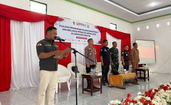 ketua bawaslu seruyan saat memimpin pengucapan netralitas kepala desa se kabupaten seruyan