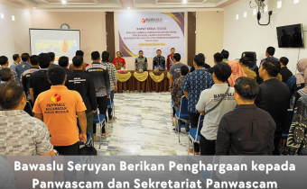 Bawaslu Seruyan Berikan Penghargaan kepada Panwascam dan Sekretariat Panwascam Terbaik dalam Tahapan Pilkada Serentak 2024