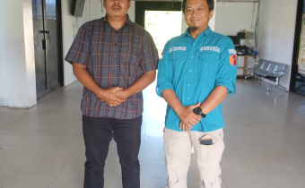 Anggota Bawaslu Kabupaten Seruyan, Bapak Nur Cholid Hidayat, S.T, yang secara langsung menyambangi Kantor KPU Kabupaten Seruyan. Kehadiran beliau disambut oleh Anggota KPU Kabupaten Seruyan, Bapak Ali Pandi, selaku Koordinator Divisi Perencanaan, Data, dan Informasi.