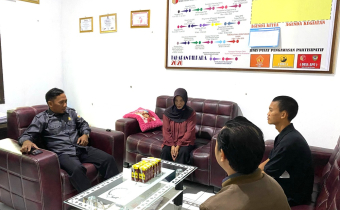 Ketua Bawaslu Seruyan Berikan Arahan kepada Calon Pramubakti dan Satpam yang Akan Bertugas di Sekretariat