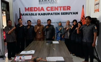 Bawaslu Seruyan Gelar Rapat Dalam Kantor Bahas Manajemen SDM Pengawas dan Kesekretariatan
