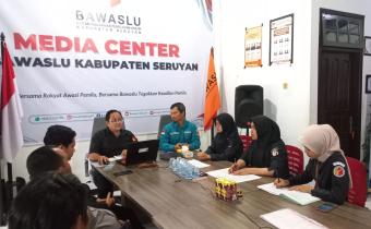 Rapat Dalam Kantor Pengelolaan Administrasi Keuangan